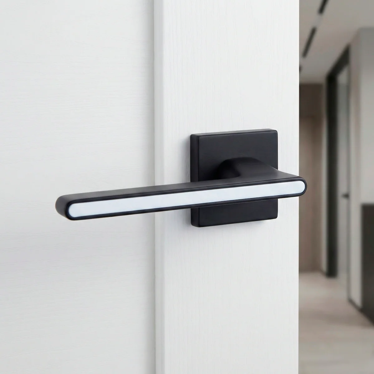 Manilla de zamak modelo 810N con roseta cuadrada en acabado negro para puertas - Image 2
