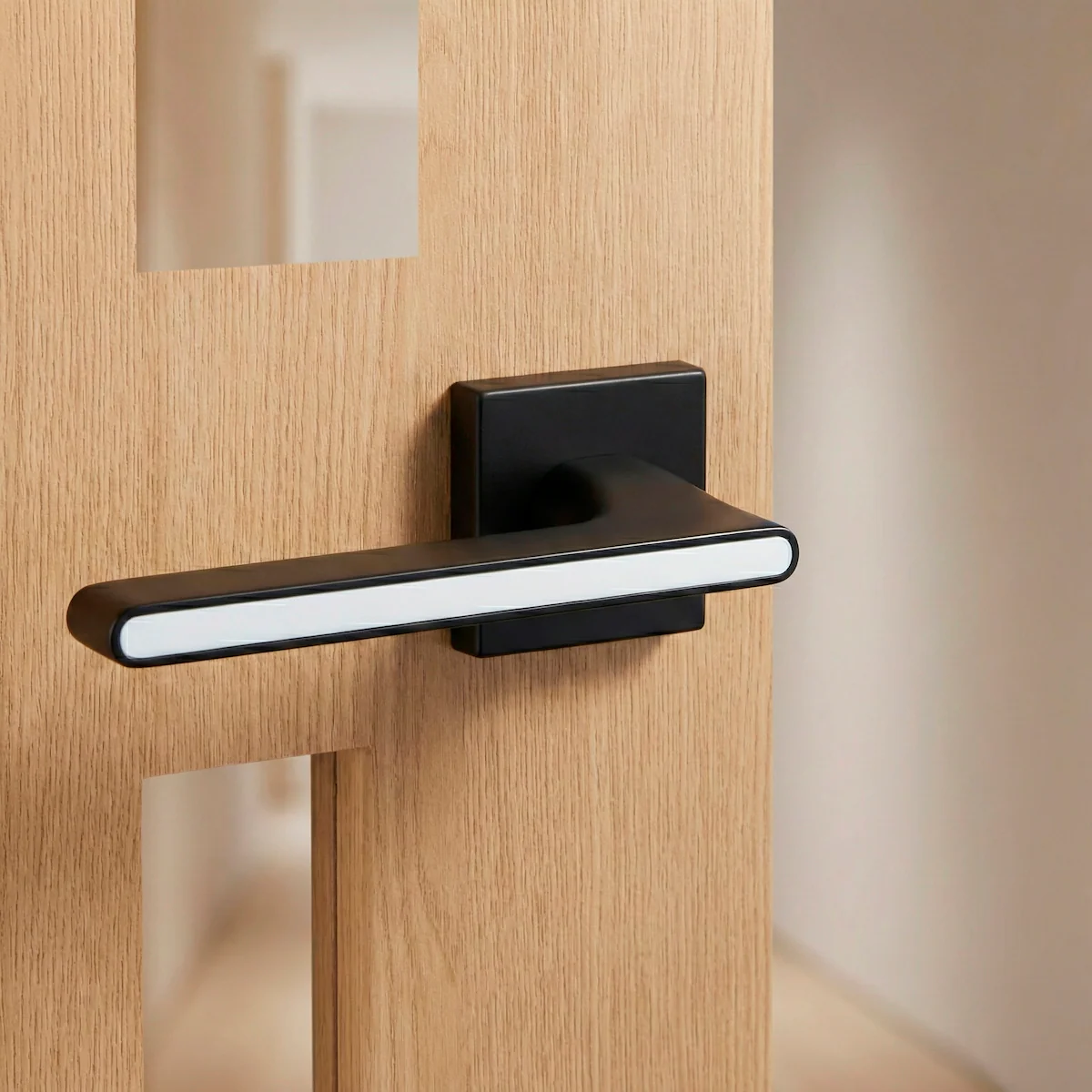 Manilla de zamak modelo 810N con roseta cuadrada en acabado negro para puertas - Image 3