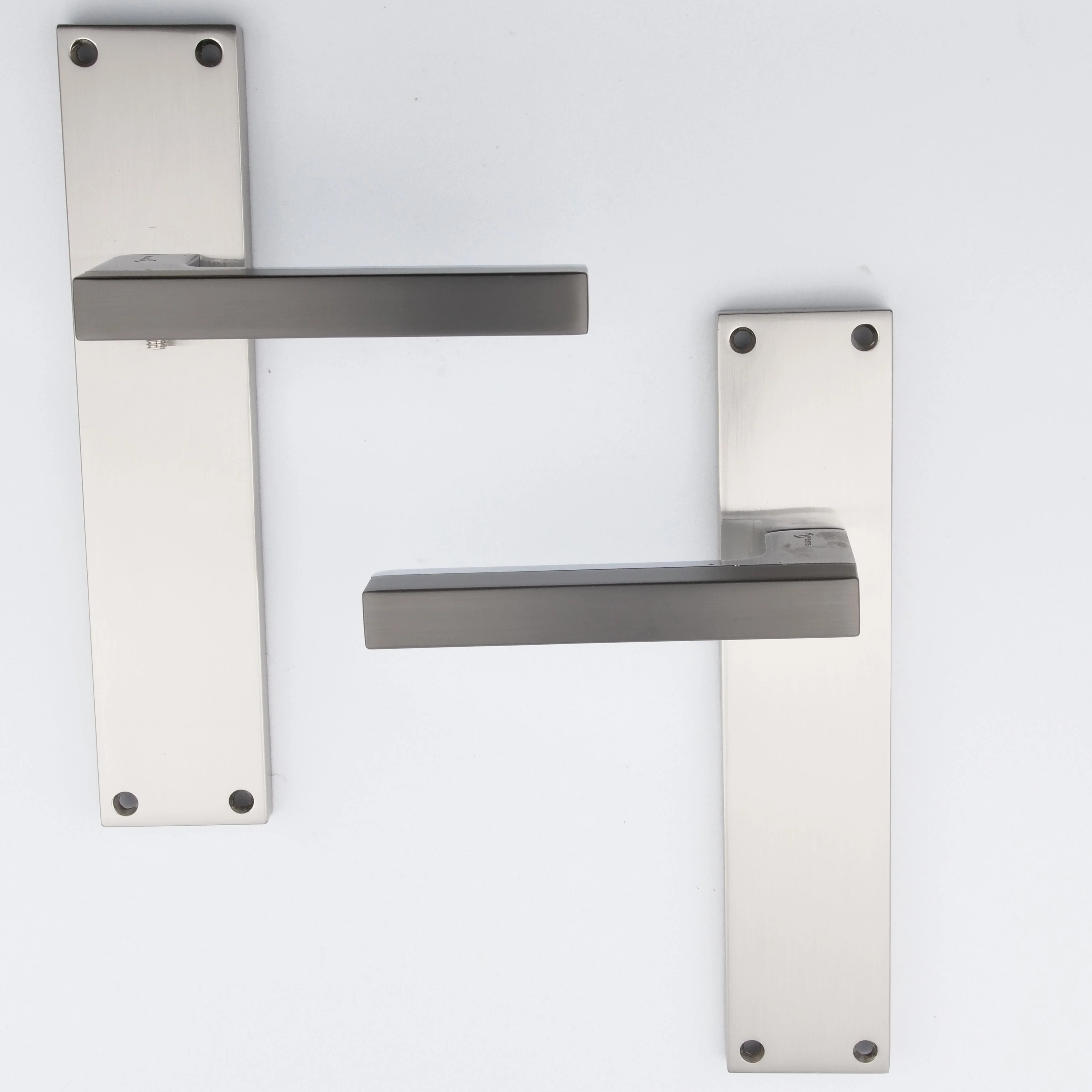 Manilla modelo '848' de zamak para puertas con placa rectangular acabado bicolor grafito - Image 5