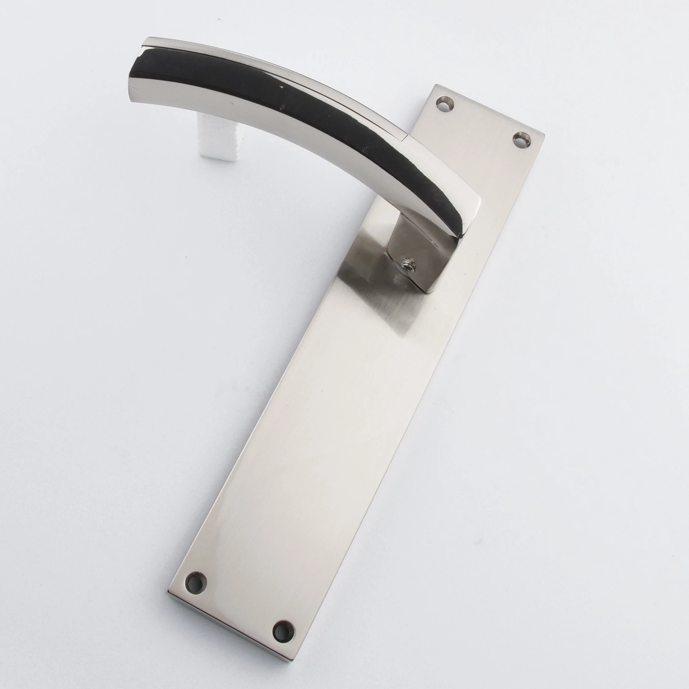 Manilla modelo '420' de zamak en acabado bicolor con placa rectangular para puertas - Image 4