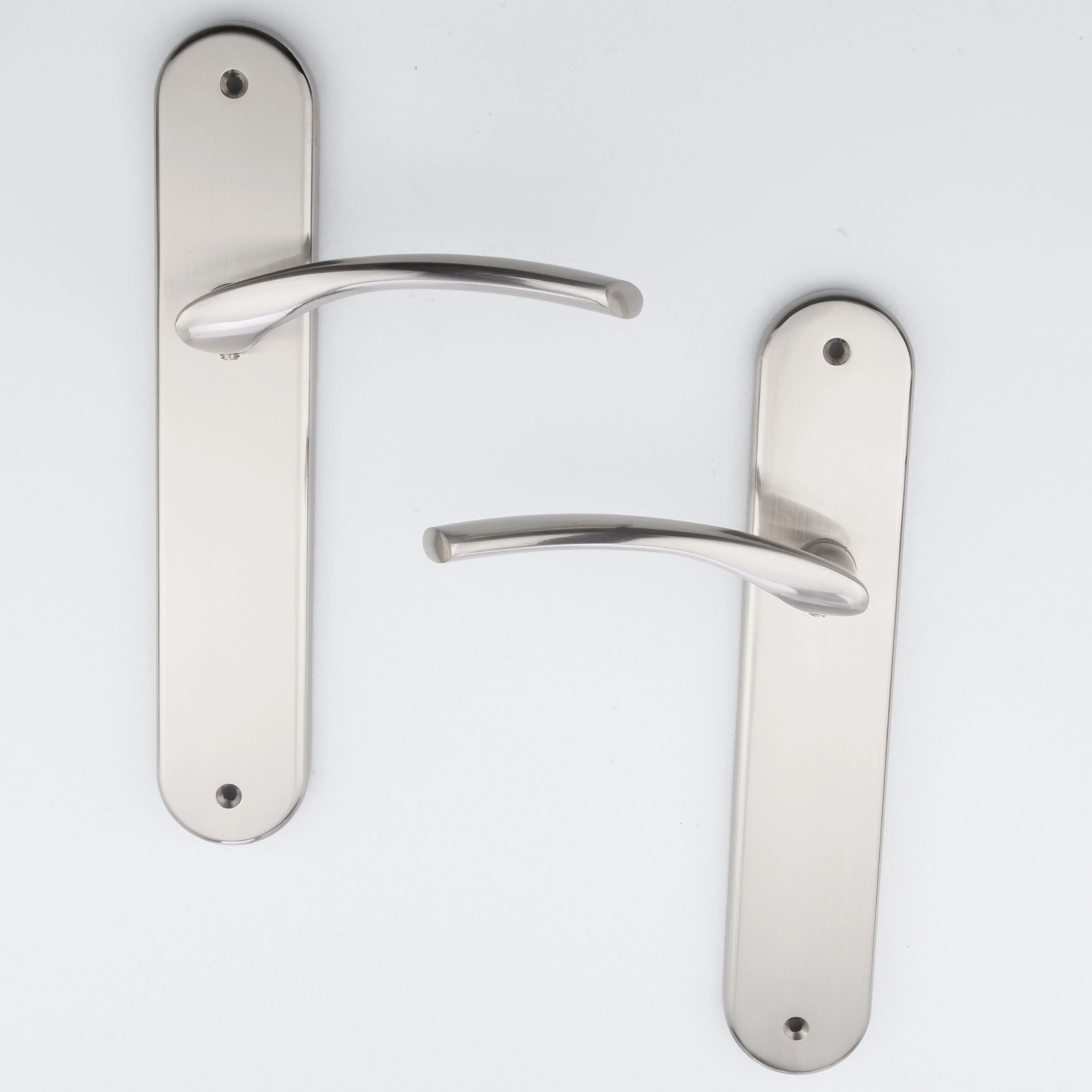 Manilla modelo '553' de zamak con placa ovalada en acabado nÃquel satinado para puertas - Image 4