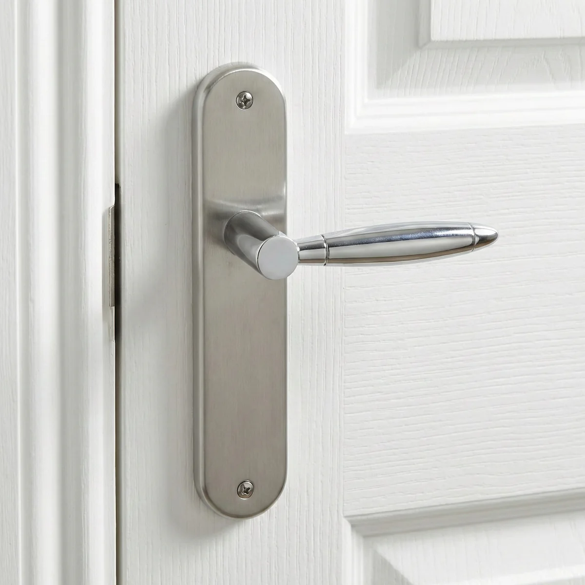 Manilla de zamak con placa ovalada acabado nÃquel combinado para puertas modelo '630' - Image 4