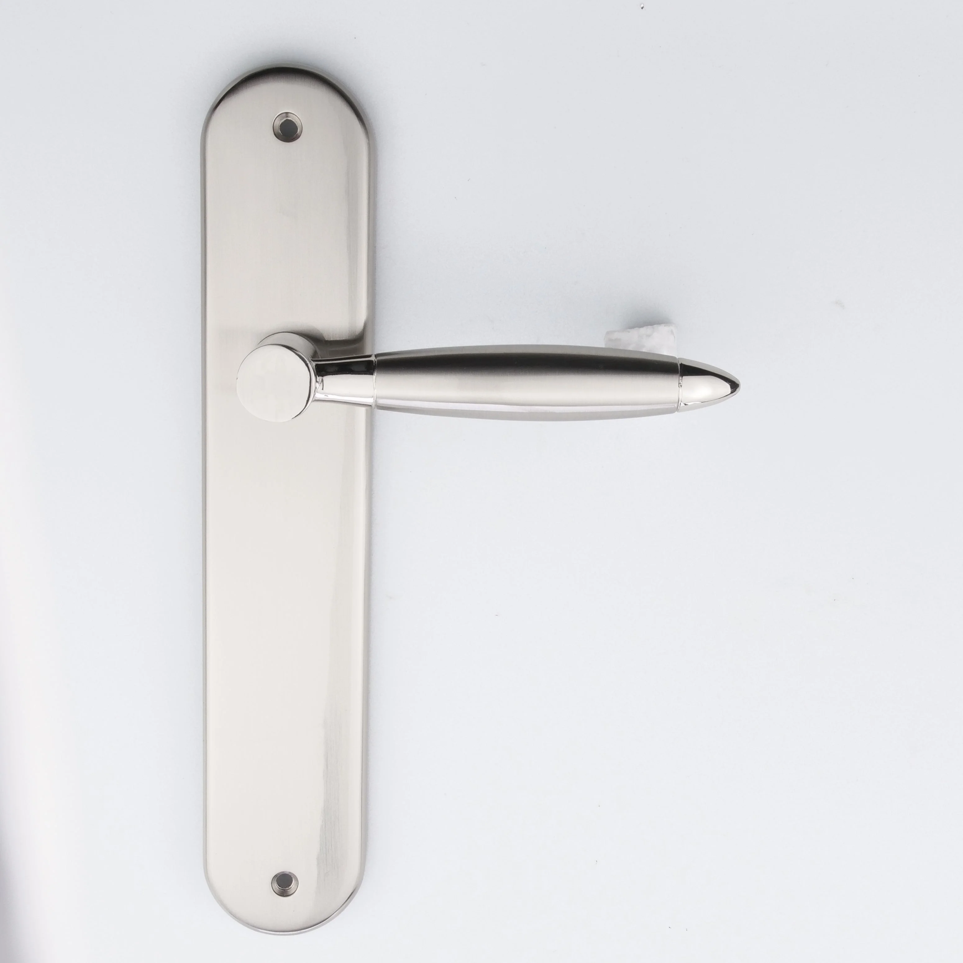 Manilla de zamak con placa ovalada acabado nÃquel combinado para puertas modelo '630' - Image 6