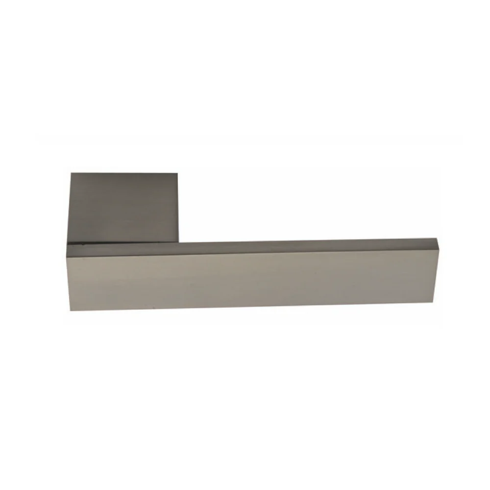 Vanguardista manilla modelo Eros '1045' con roseta rectangular acabado níquel satinado para puertas