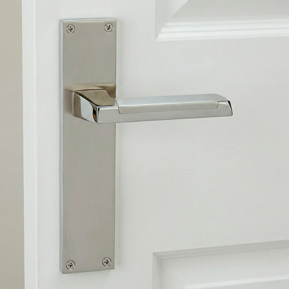 Manilla modelo '620' con placa rectangular de zamak acabado bicolor para puertas - Image 6