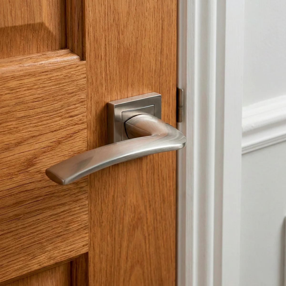 Manilla modelo '340' de zamak con roseta cuadrada en acabado nÃquel satinado para puertas - Image 4