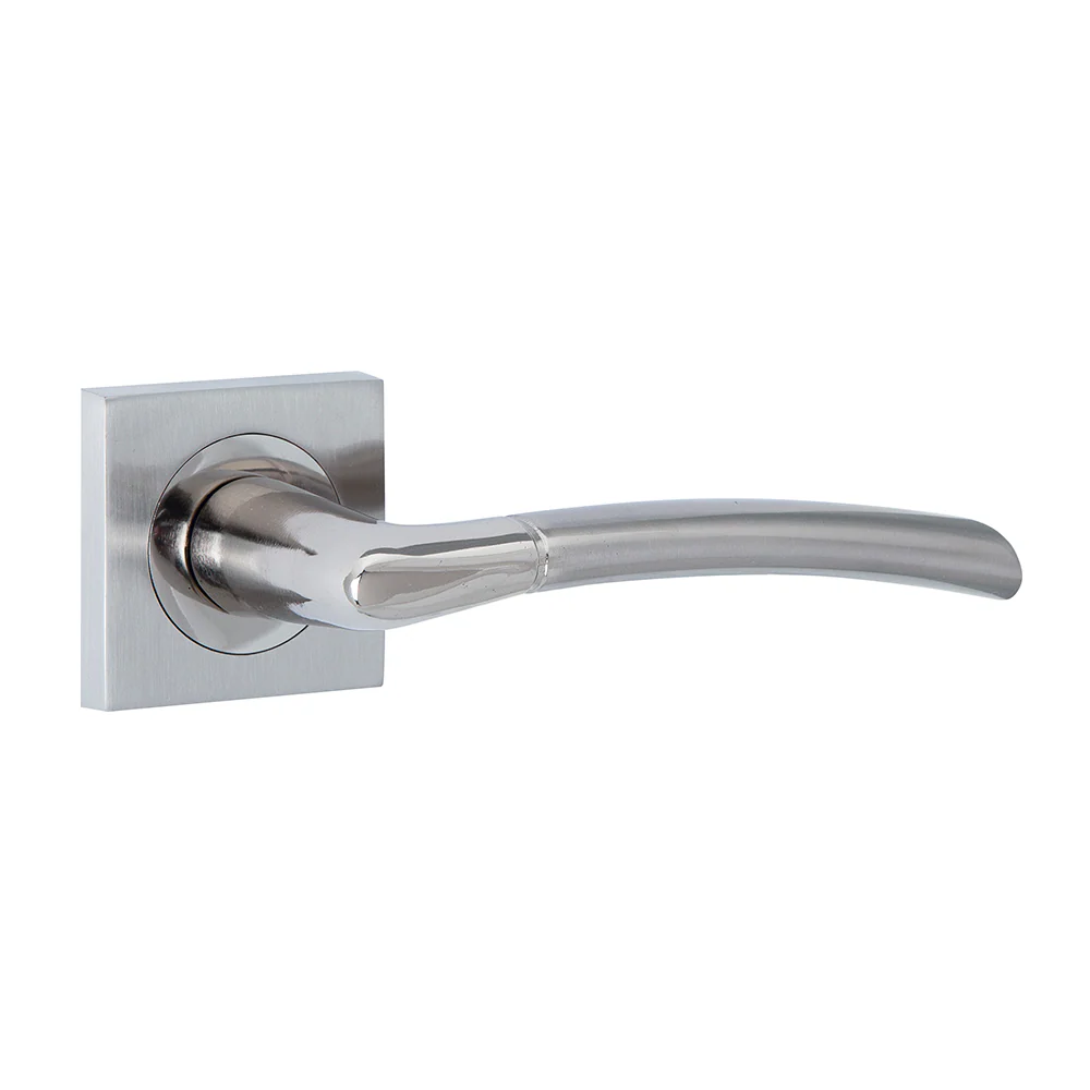 Manilla modelo Belenus '430' de ZAMAK con Roseta Cuadrada en acabado bicolor para puertas