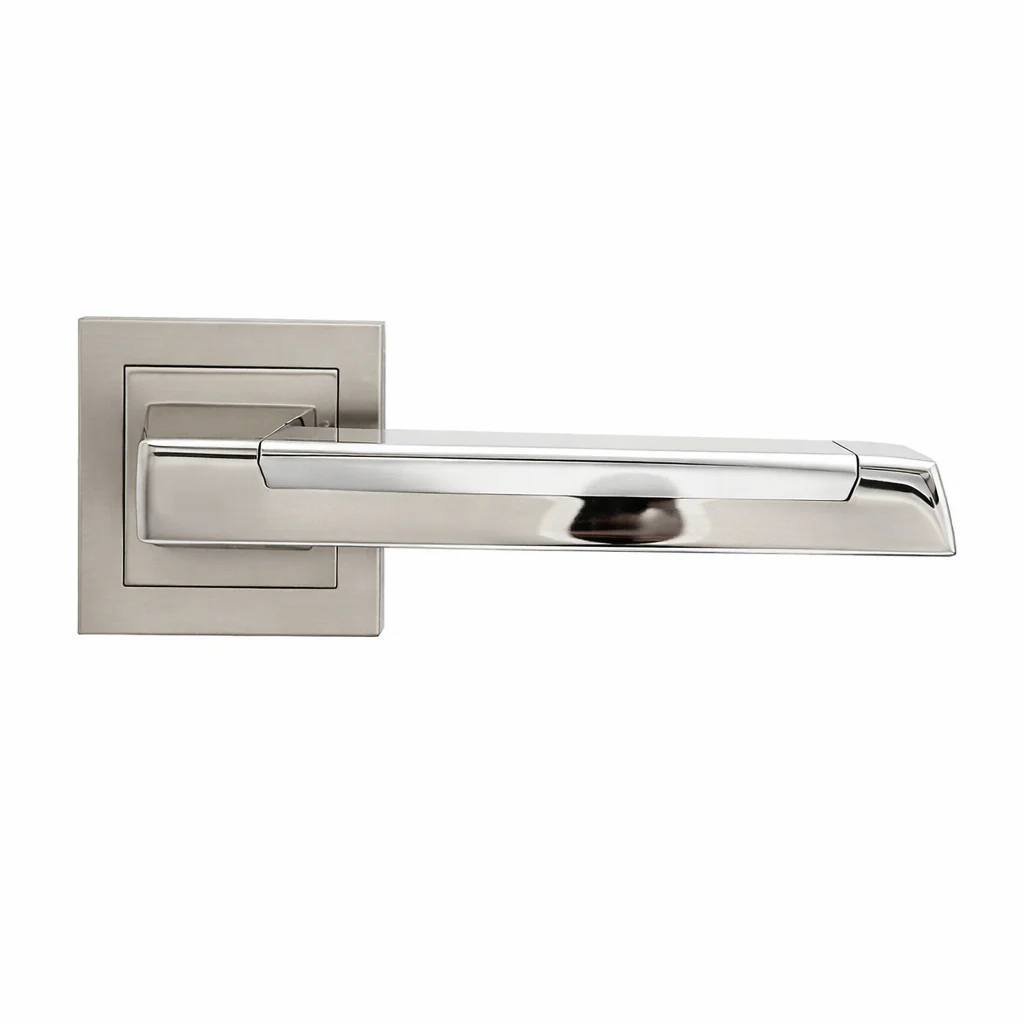 Manilla modelo '620' de zamak con roseta cuadrada acabado bicolor para puertas - Image 5