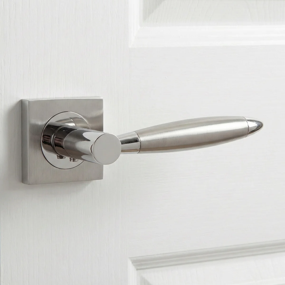 Manilla '630' de zamak con Roseta Cuadrada bicolor para puertas - Image 3