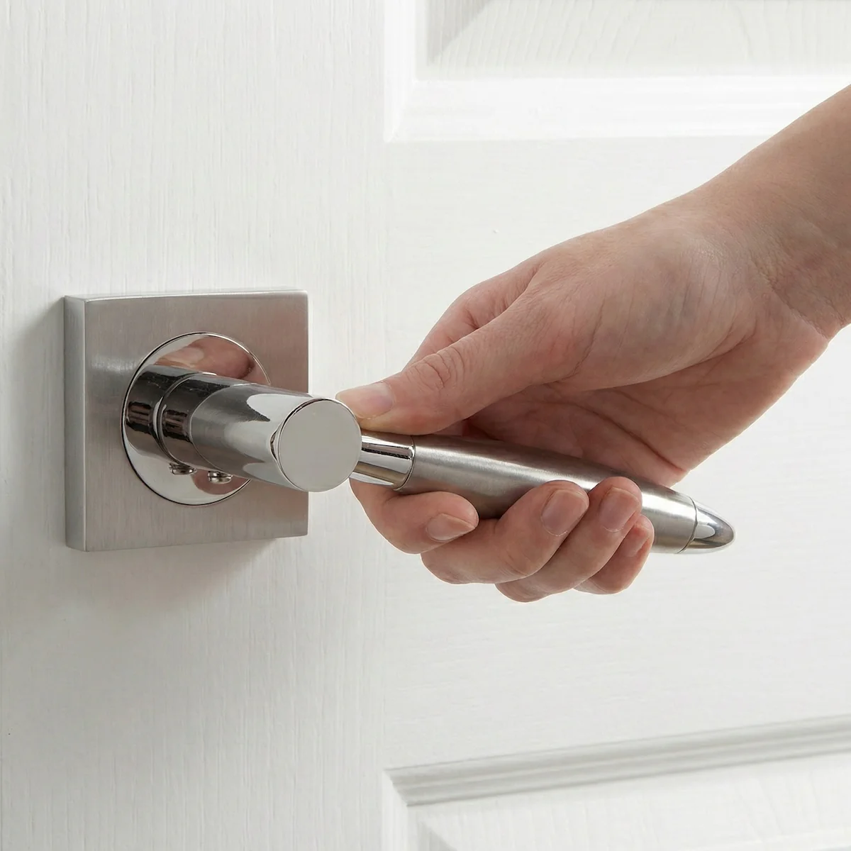 Manilla '630' de zamak con Roseta Cuadrada bicolor para puertas - Image 5