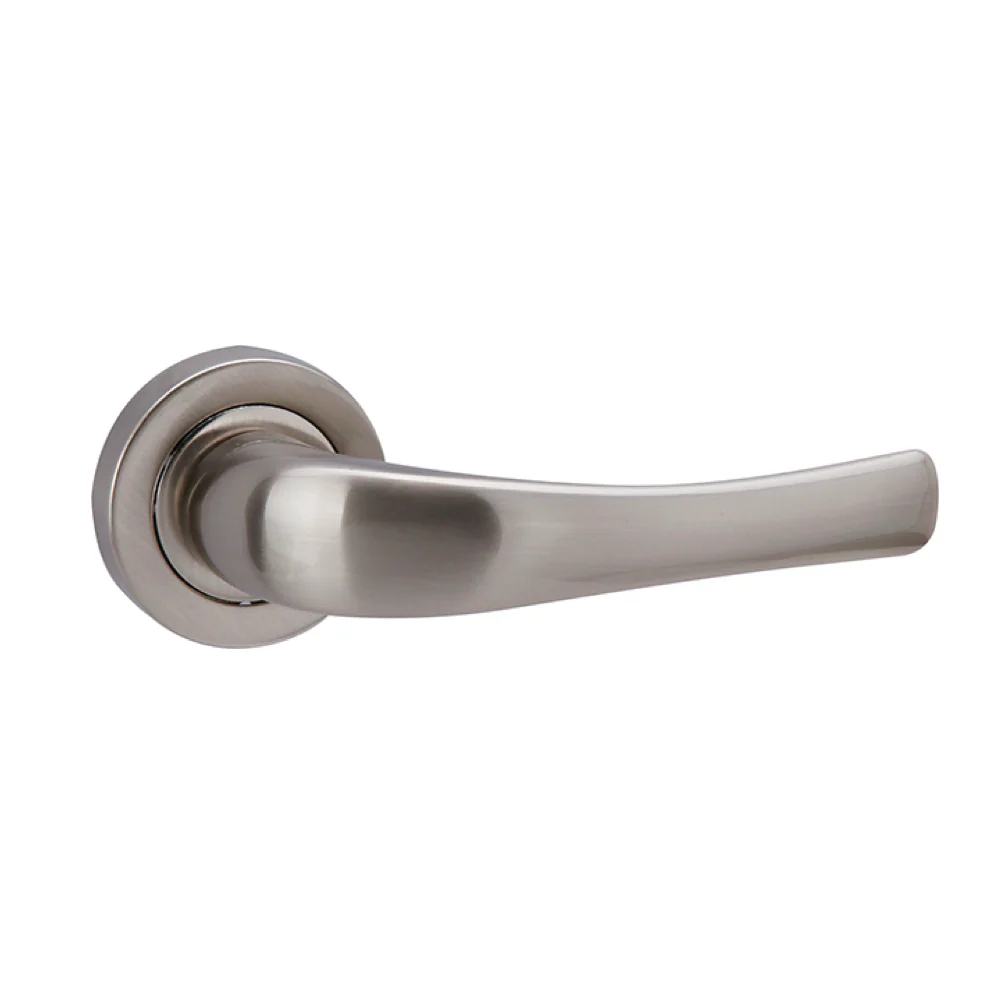 Manilla modelo '250' curva con Roseta Redonda de Zamak para puertas