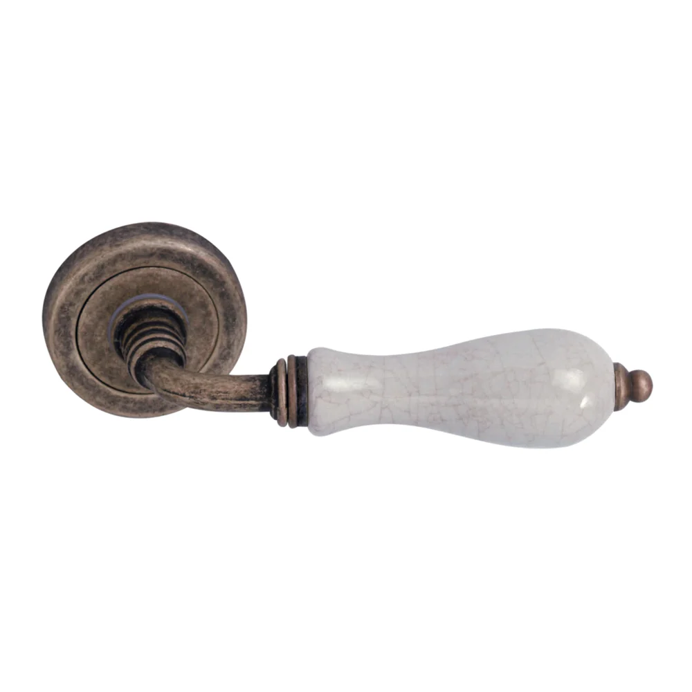 Manilla con Roseta Redonda y cuero envejecido con porcelana para puertas modelo '4007'