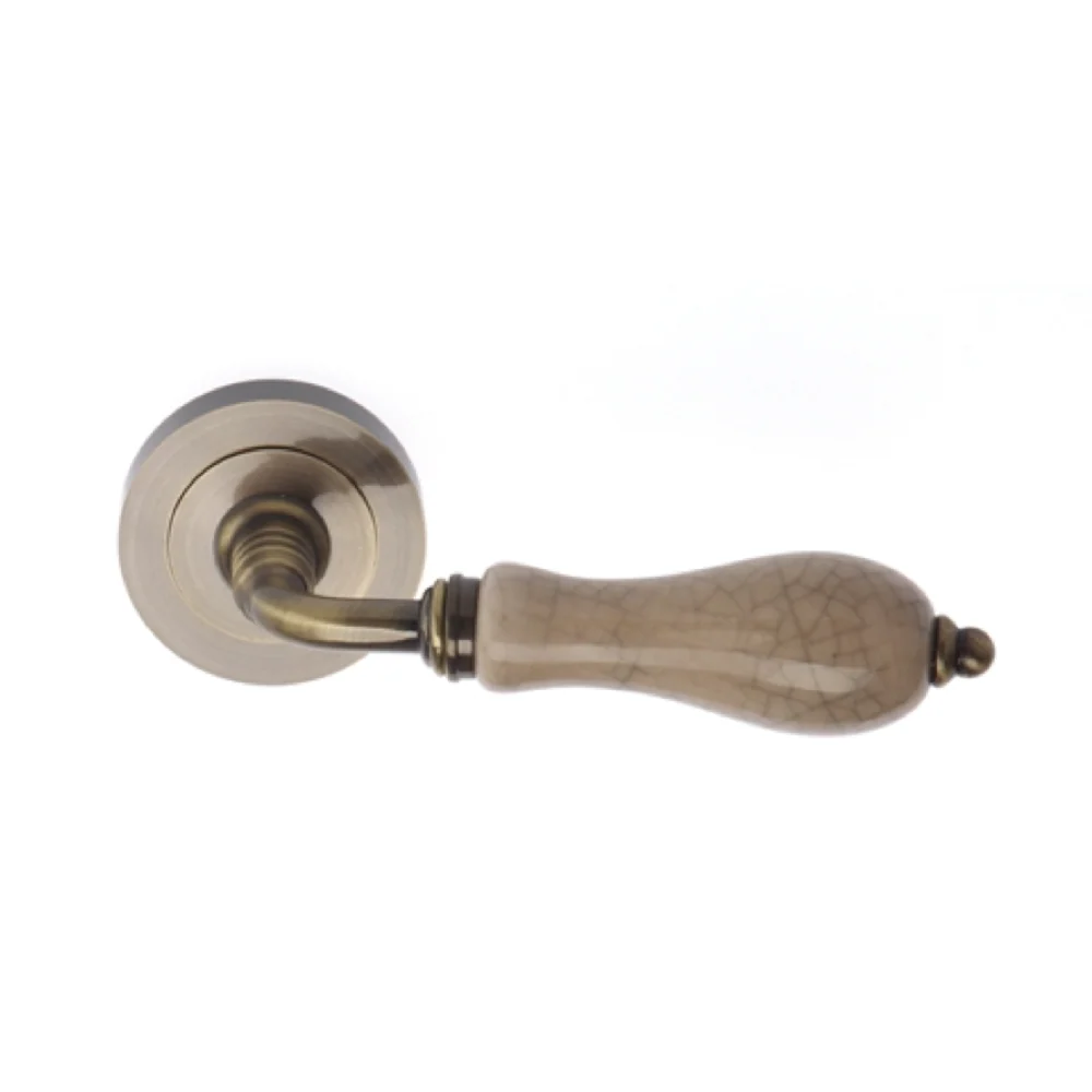 Manilla modelo '4008' de aluminio con Roseta Redonda en acabado cuero con porcelana
