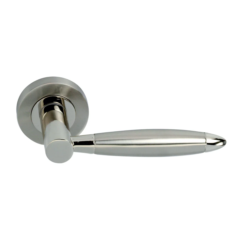 Manilla modelo '630' de ZAMAK con Roseta Redonda y asa gorda bicolor para puertas