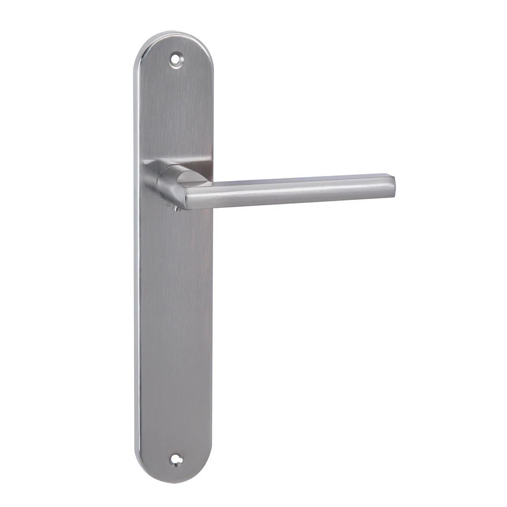Clásica manilla modelo '530' de aluminio con placa oval en acabado níquel satinado para puertas