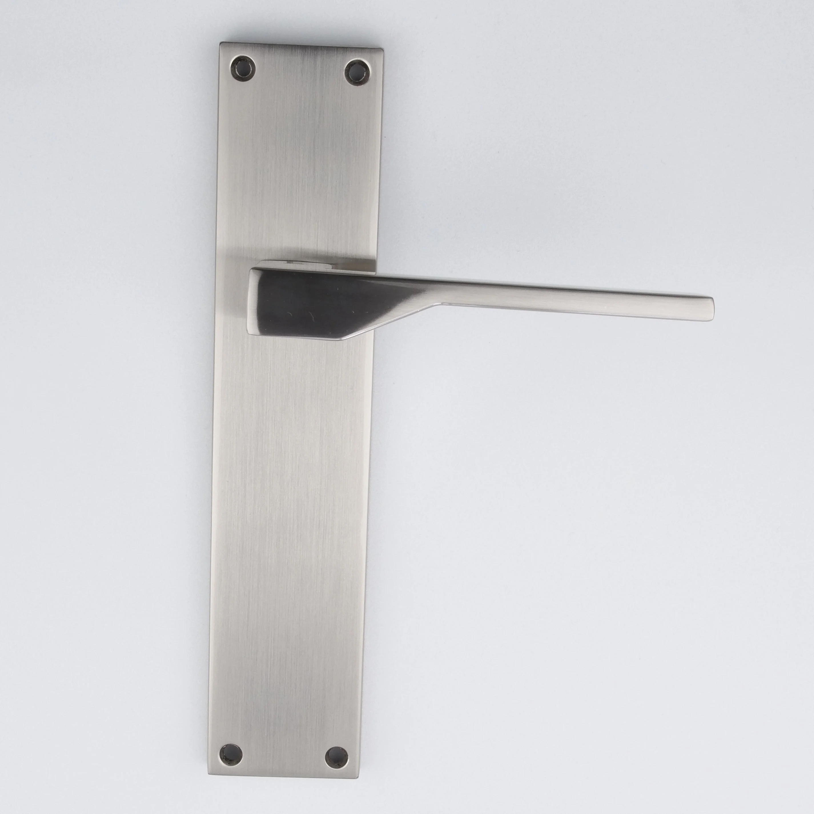 Manilla modelo '520' con placa rectangular de zamak en acabado níquel satinado para puertas - Image 5