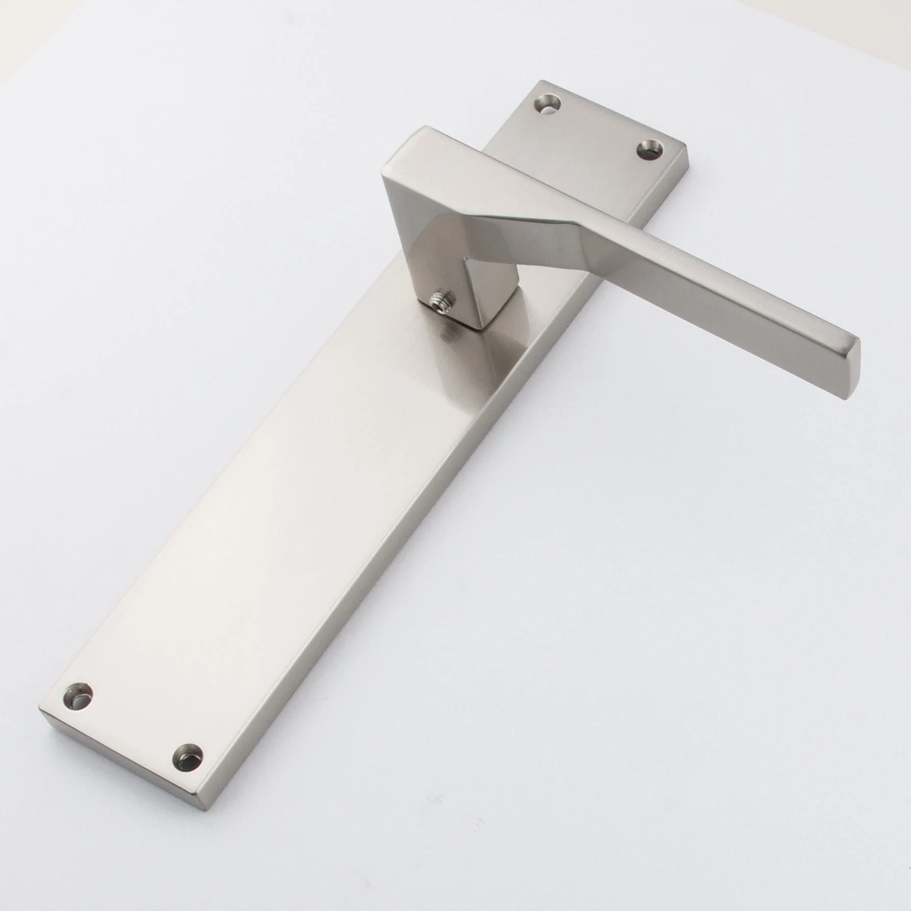 Manilla modelo '520' con placa rectangular de zamak en acabado níquel satinado para puertas - Image 6