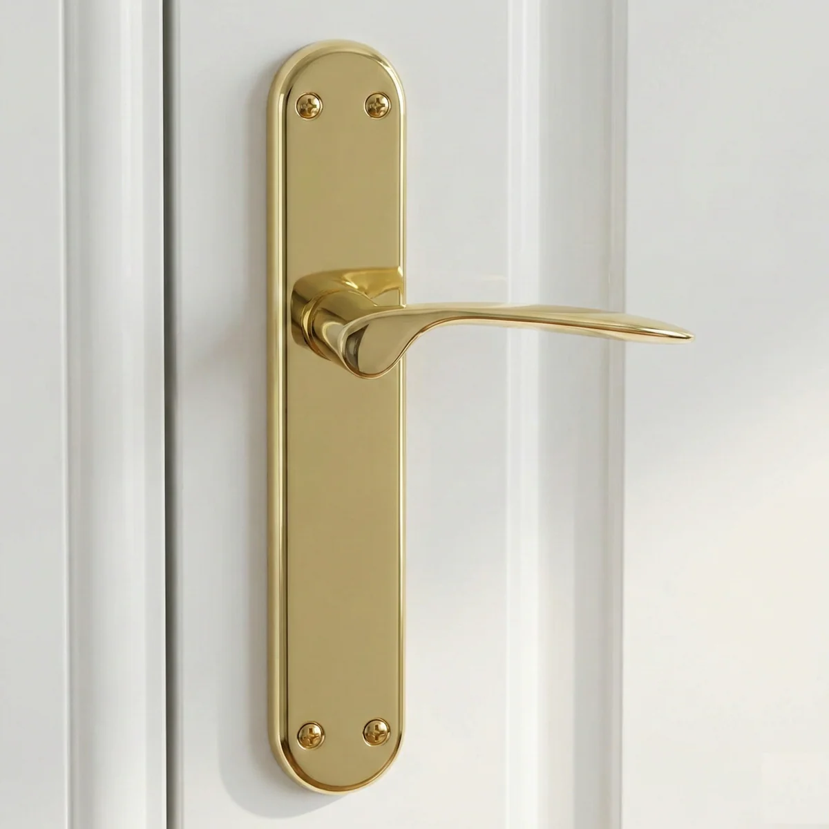 Manilla con placa ovalada de latón acabado dorado modelo Pep para puertas - Image 4
