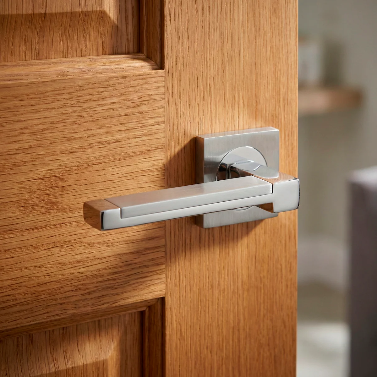 Manilla de zamak modelo 610 con roseta cuadrada en acabado níquel combinado para puertas - Image 2