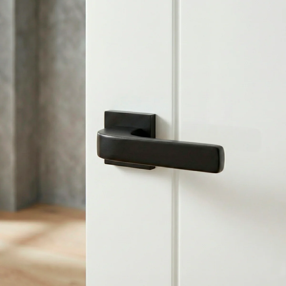 Manilla de zamak modelo 710 con roseta cuadrada en acabado negro para puertas - Image 3