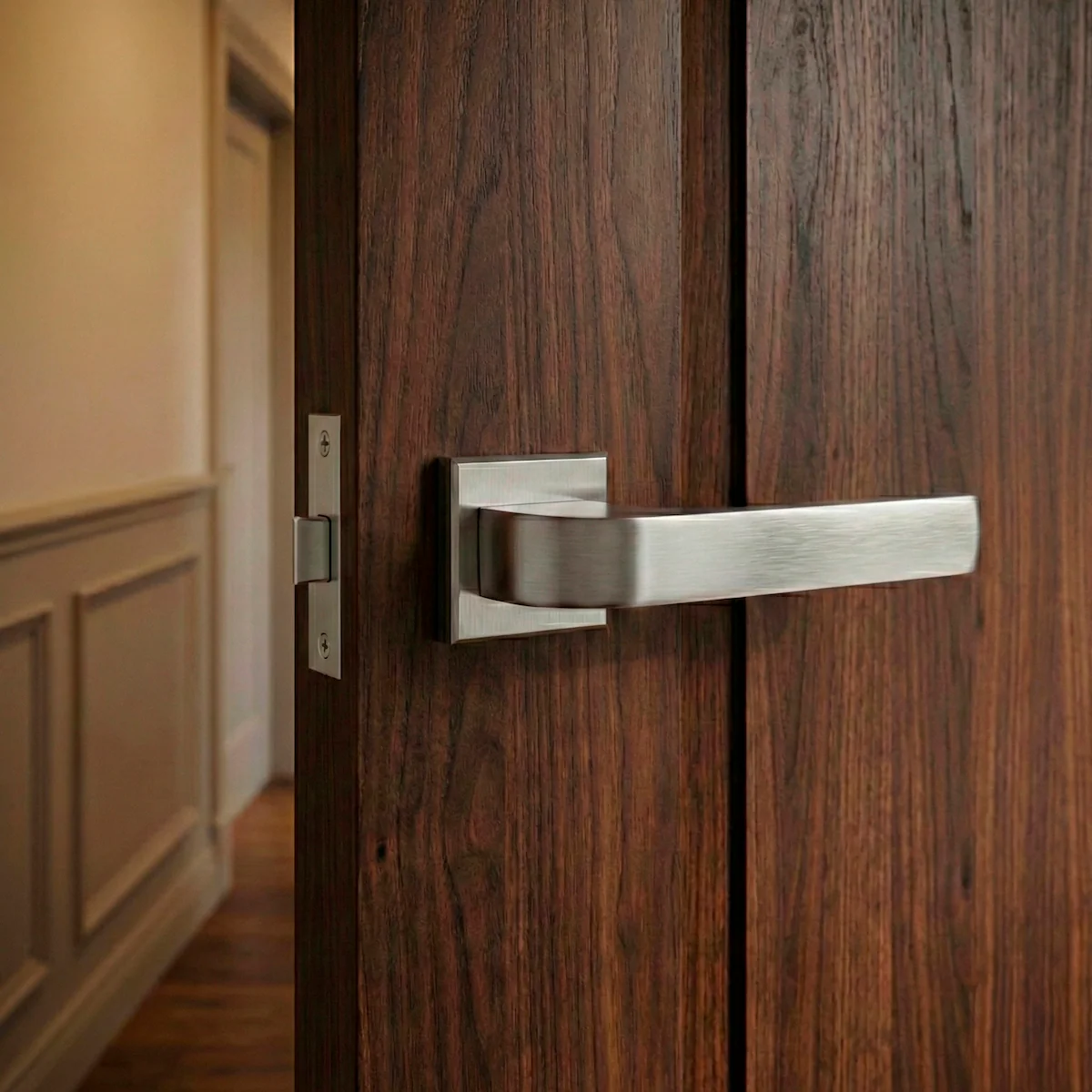 Manilla de zamak modelo 710 con roseta cuadrada en acabado níquel satinado para puertas - Image 4