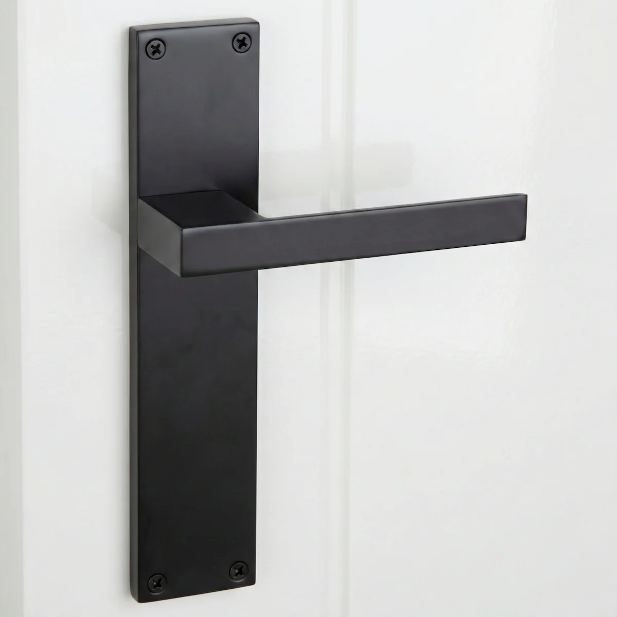 Manilla modelo '220' de zamak con placa rectangular acabado negro para puertas - Image 2