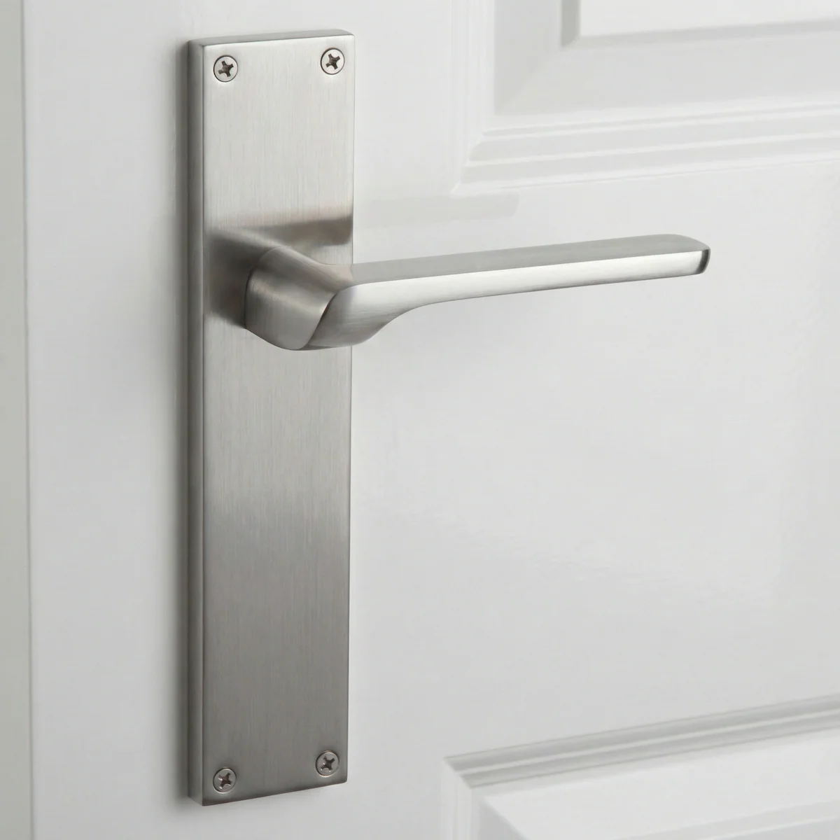 Manilla modelo 559 con placa rectangular de zamak acabado níquel satinado para puertas - Image 2