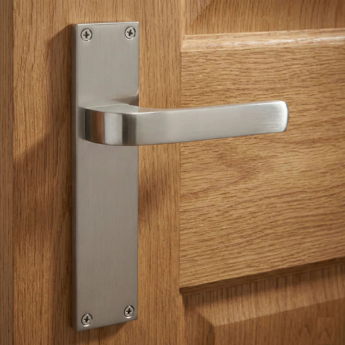 Manilla modelo '710' de zamak con placa rectangular acabado níquel satinado para puertas - Image 2