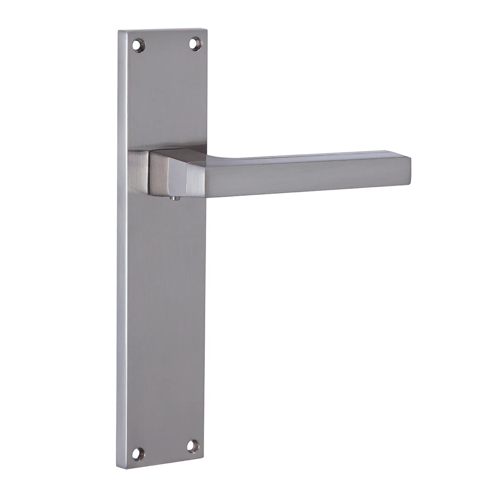 Manilla moderna de zamak acabado nÃquel satinado y gris espacial con placa rectangular modelo '840'