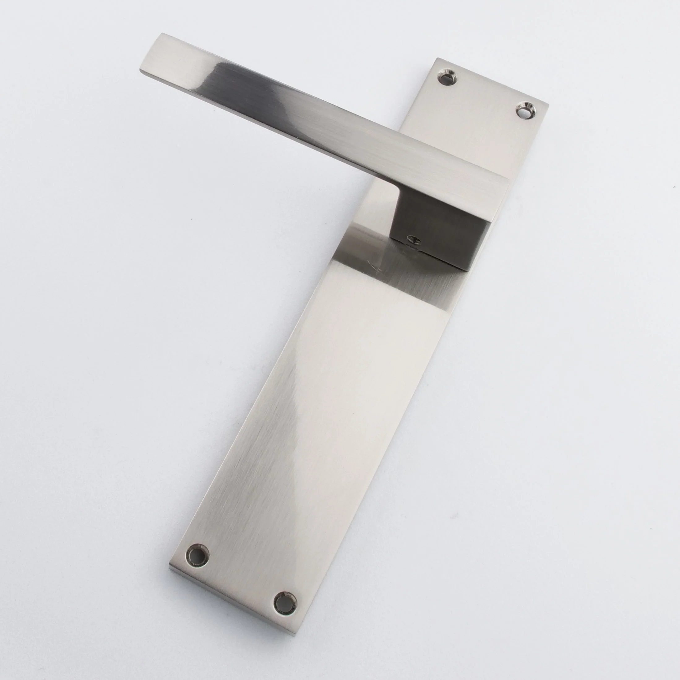 Manillas modelo '220' con placa de zamak rectangular para puertas acabado níquel satinado - Image 3