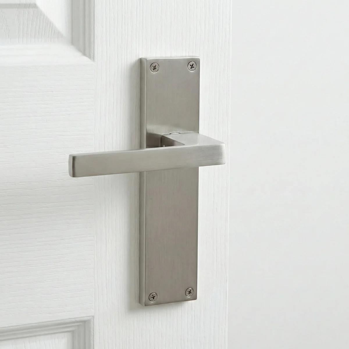 Manillas modelo '220' con placa de zamak rectangular para puertas acabado níquel satinado - Image 4