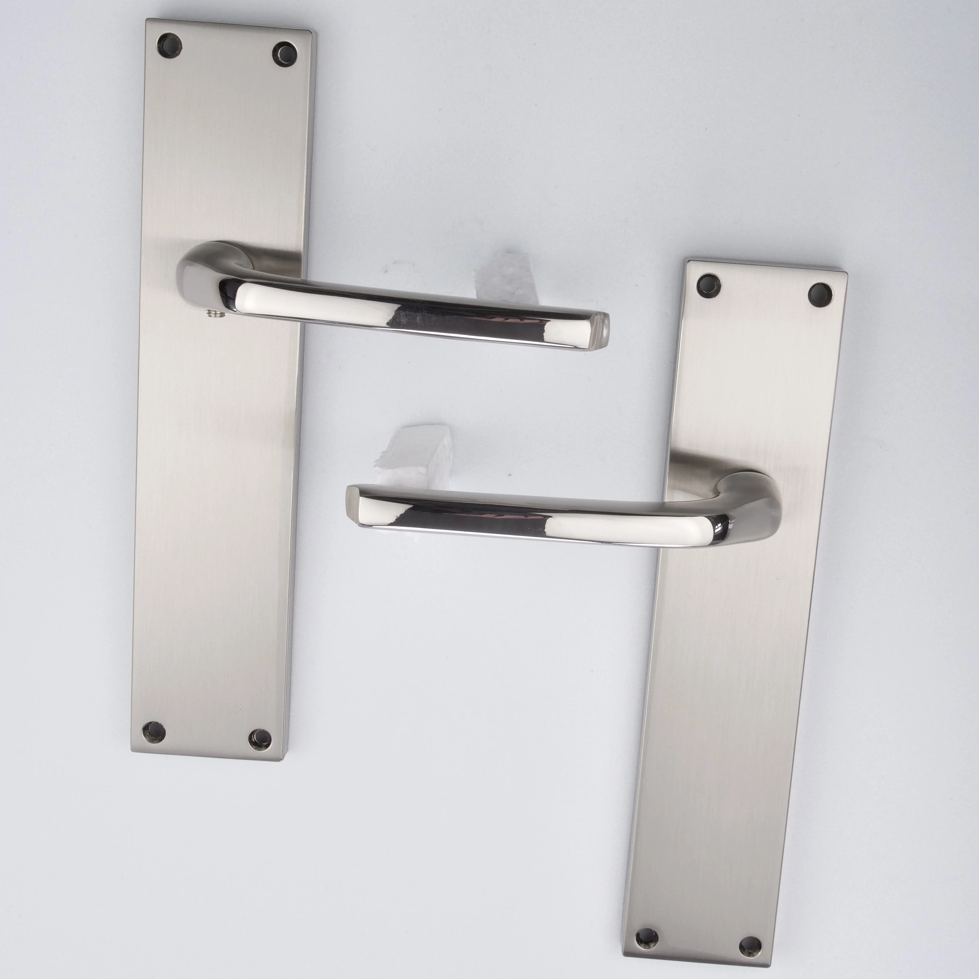 Manilla modelo '730' de zamak con placa rectangular en acabado nÃquel combinado para puertas - Image 6