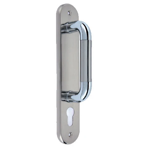 Tirador con placa desplazado