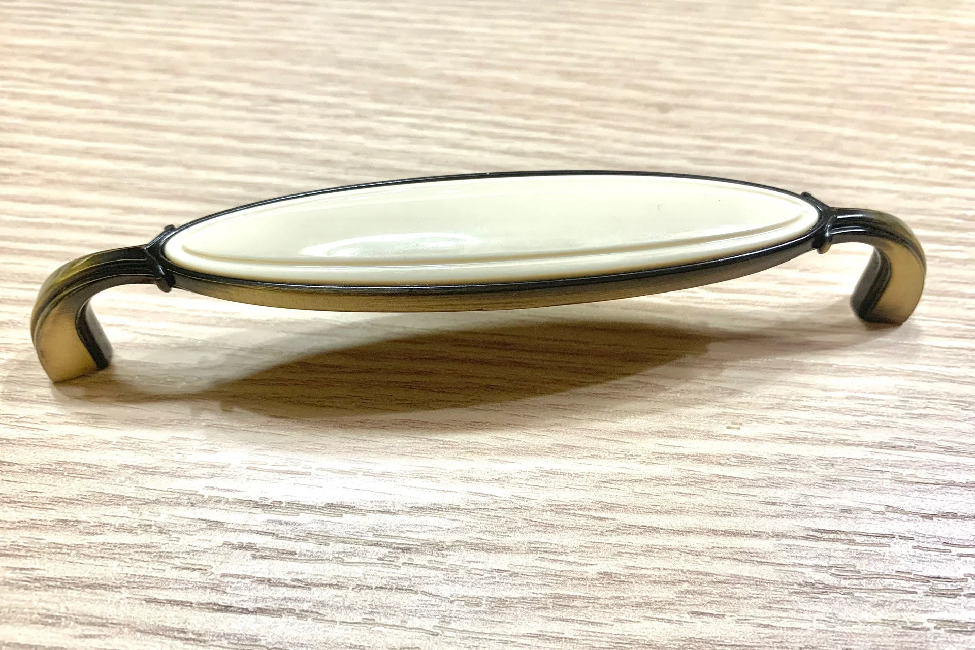 Tirador de cuero y porcelana para muebles y armarios 128mm entre ejes - Image 3